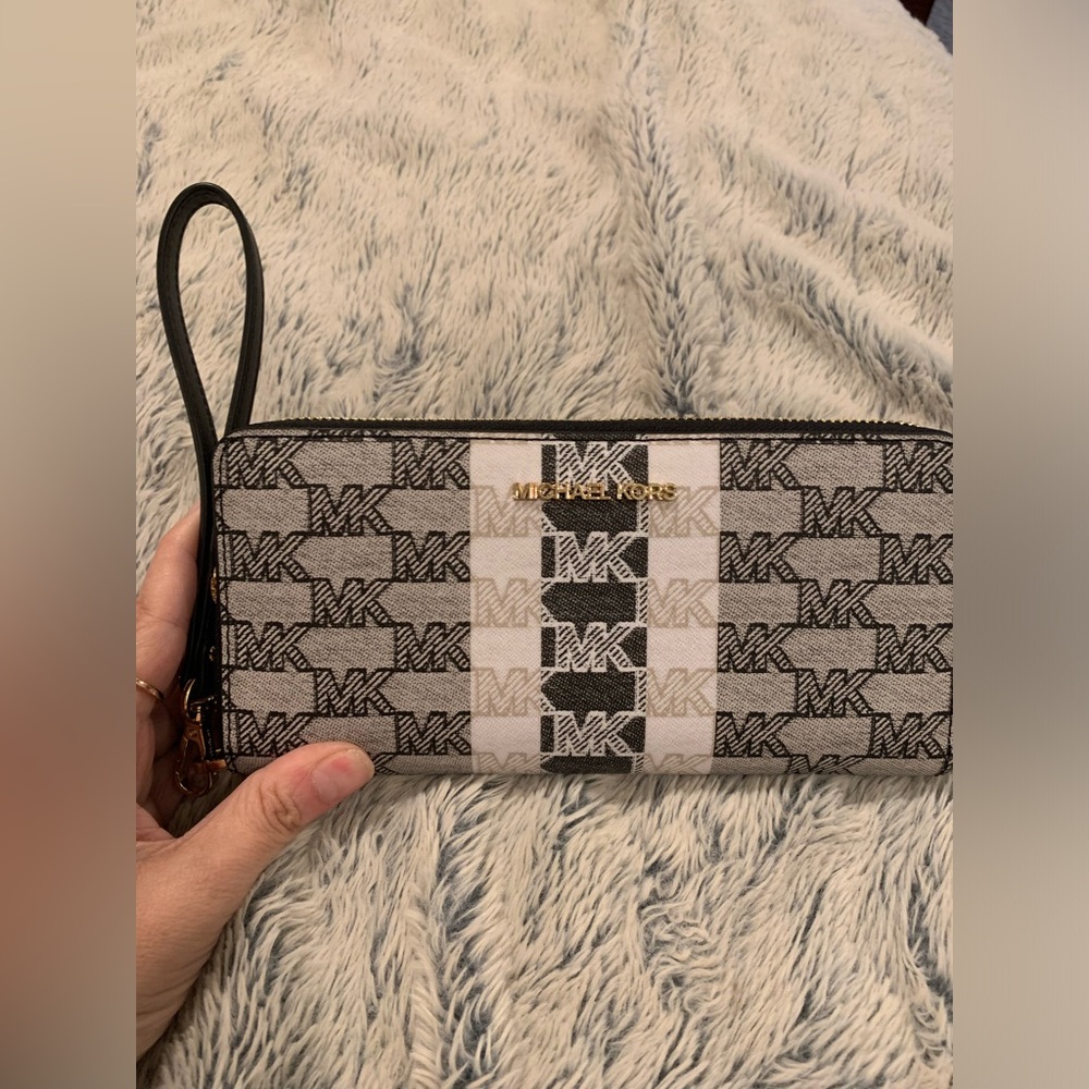 NWT Michael Kors Jet Set Travel Continental Wristlet Signature Striped Logo